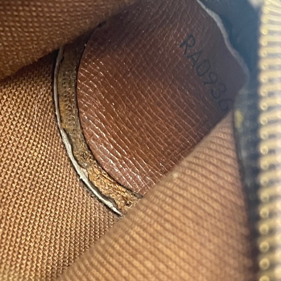 11659 Louis Vuitton Monogram Gold Ball Holder Zip Pouch - Picture 8 of 8